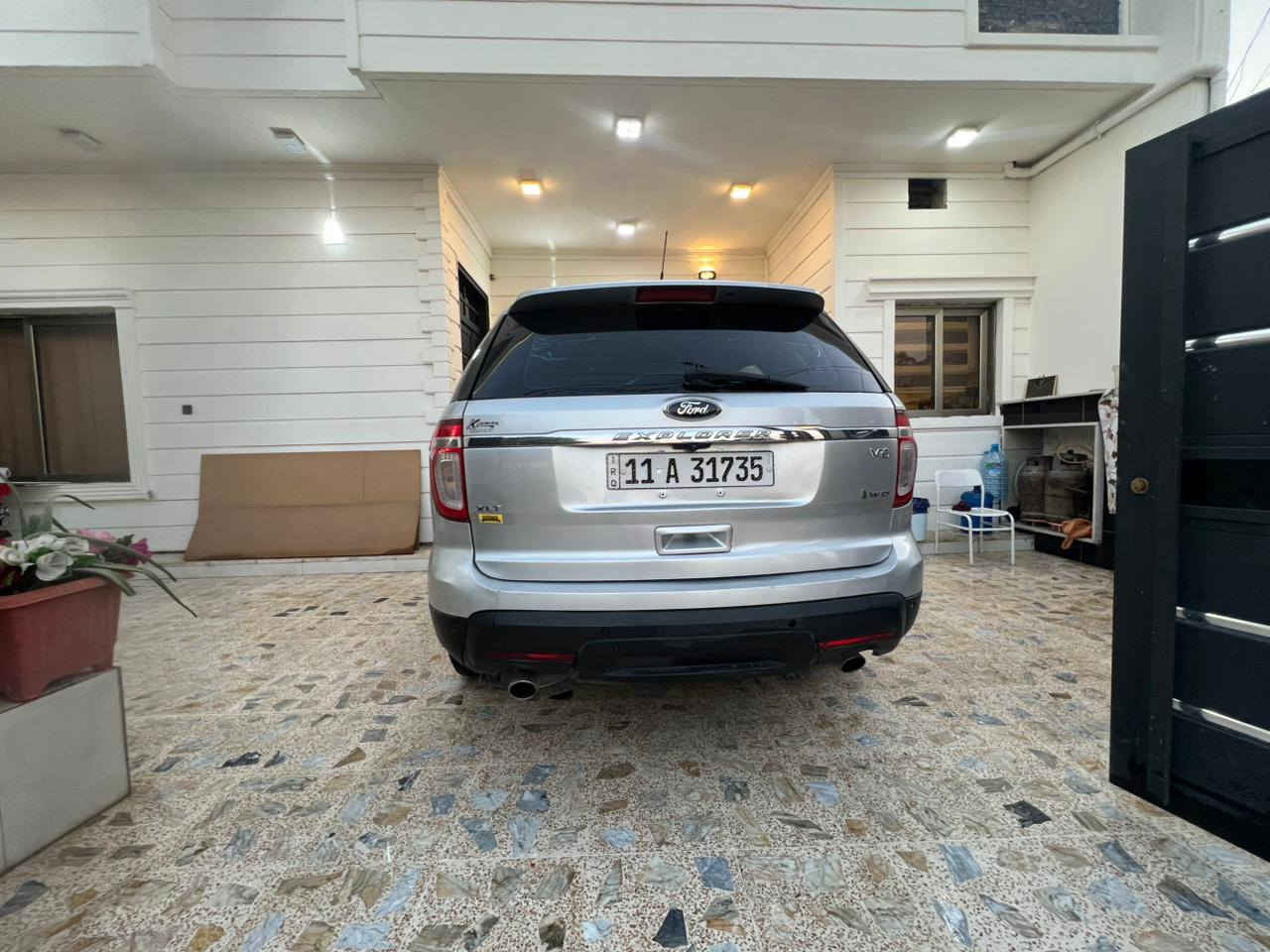 السلام عليكم
اكسبلورر 2013 فور ويل XLT 
فول مواصفات ما عدا فتحة السقف 
السيارة حادث امريكا بونيد وجامرلغ سكن بدون اي دواخل 
 
وبيها صبغ بباب الصندوق بالاضافة الى بعض الملاحظات 
رقم بغداد سنوية باسمي 
بطاقة بانزين
سعر 132 وبيها مجال 
عنوان كركوك 
تواصل واتساب ***********
