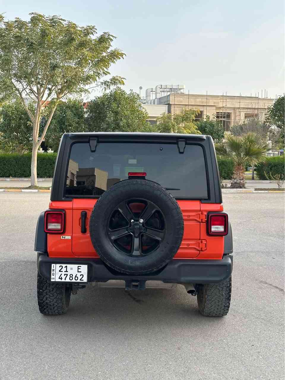 Jeep Wrangler sport 2023
➡️محرك 4 بستم توربو بنزين 
🧡لون برتقالي مميز 🧡
⛓️ماشية 20 الف 
🖥️شاشة كبير 
📲AUX 1
📲AUX 2
📲AUX 3
📲AUX 4
🎆 جامات كهرباء عدد 4
⭕️ بصمة ابواب 
🆎بصمة تشغيل 
📳 Car play
🔄شغال (تشغيل عن بعد) 
🔈سستم صوت Alpine
🔊دمام صوت 
⬆️سقف فايبر كلاس متحرك 
↕️تثبيت سرعة 
✅ 4X4 
⛰️طخم تايرات جبلي 
📷كامرة خلفي
♨️كشنات تدفئة 
⭕️استيرن تدفئة 
🔍Media (Tipe\C & USB)
➿traction control \ مانع انزلاق
➰نضام تسلق 
🔘 Auto Start 
♾️دشبول الكتروني 
✔️سيارة بيهه نص باب سايق صبغ + نص بوند صبغ 
سيارة بدون شاصي بدون ايرباك بدون اي دواخل 
مرقم سليمانية دولي بشرط تحويل 
📲***********
📍ديالى خانقين 
سعر 260 ورقة السليمانية, العراق
