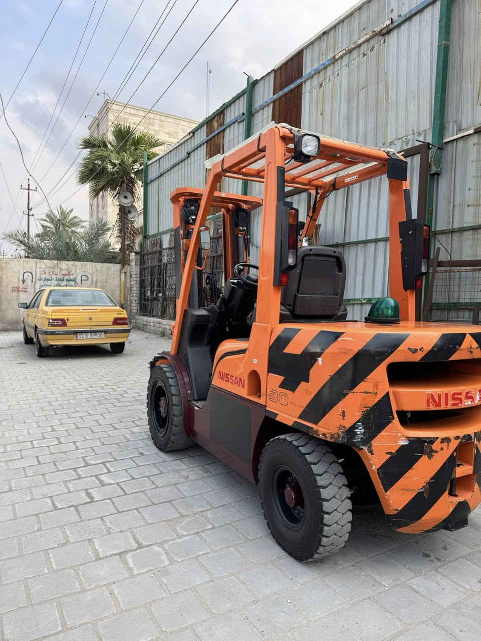 السلام عليكم 
رافعة شوكية نيسان الحجم (3)طن (3)حركات (3)سلايتات موديل 2013
محرك ديزل وارد يابان 
للعم مستخدم يابان فقط 
ساعات العمل 2000 ساعة
الرافعة مكفولة كفالة عامه ع وضعية الشركة
العنوان بغداد باب الشيخ تقاطع الكرينات كراج الحرباوي
الاستفسار الاتصال ع الرقم أو عبر الواتساب 
*********** باداره سامي الخزعلي 
يوجد خدمة توصيل لجميع محافظات العراق ￼
‏
