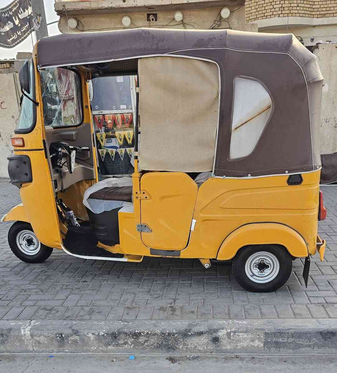 تكتك باجاج لون ليموني  موديل 21رقم وسنويه نكليزي تخم تاير جبلي كهربائيات كلها شغاله مكينه مفتوحه مره وحد لاتبخير ولا تنقيص مضخم ومسجل بيها تكتك مال جناي جاهزه السعر 6500 مكاني بلبصره رقمي ***********
