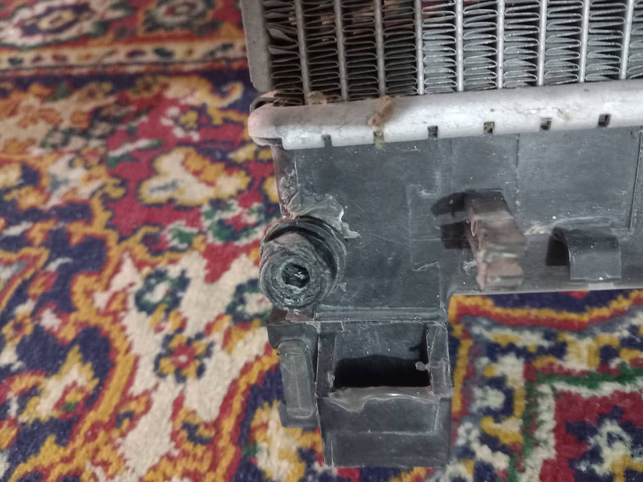 السلام عليكم راديتر كيكس 2023 بلادي للبيع بي فقط قراصه الراجع يرادلها تبديل *********** راديتر اصليه مكفوله وكلش نظيفه
