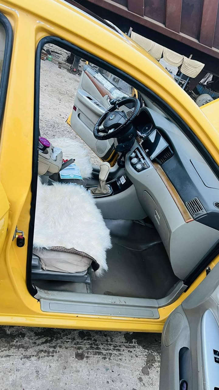 سلام عليكم سياره للبيع ليفان 620 موديل 2013 مكفولة سونار 
رقم بغداد دولي سنويه جديده 2030 هزه جديده
 تحويل ثاني يوم كير بلادي خير من الله 
تخم تاير صدر جديد كلشي بيه شغال تبريد ثلج ❄️
كهربائيات كله شغاله سياره جديده مال جناي
بلاديه  مواصفات فتحه شاشه 
المكان بغداد ابي غريب  السعر 47 وبيهة مجال  
***********
