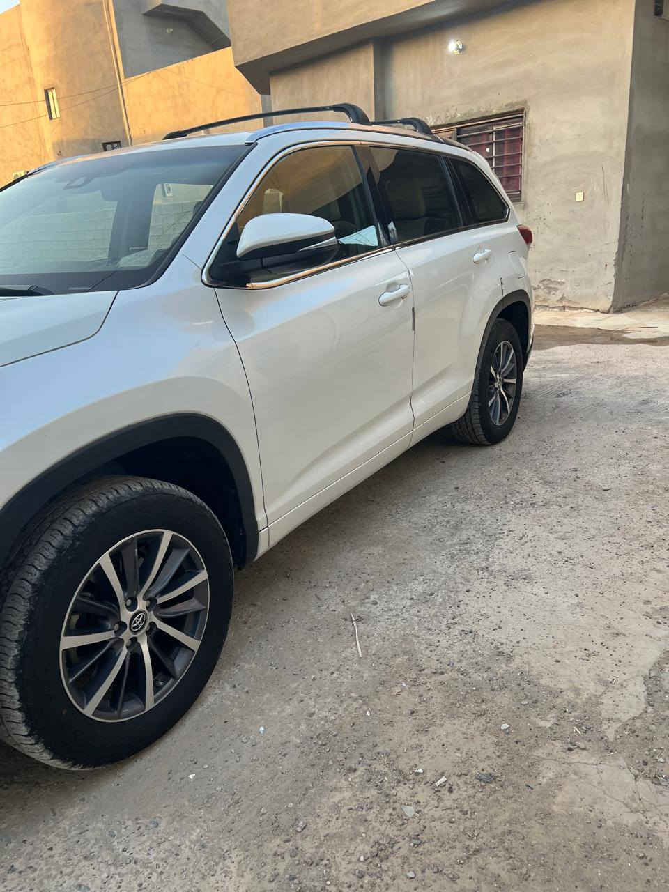 السلام عليكم للبيع هايلندر 2017 ضرر جاملغ امامي وبنيد محرك كير شرط فول مواصفات رقم بغداد الماني بأسمي موديل 2017 مكان تكريت العلم *********** السعر 225$
