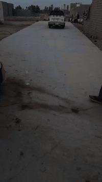 سلام عليكم قطعه زراعي عله شارعين في المنطقه القريه العصري مساحه 275 متر خدمات ماي كهرباه مجاري شارع صب سعر 20 بيه مجال رقم مبايل استفسار ‏‪0783 651 9611‬‏
