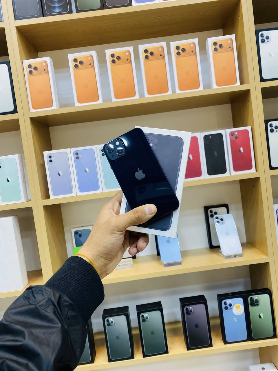 ايفون 13 كامرتين 128 ذاكرة
بطارية 92‎%‎

نضافة 100‎%‎

 شرق اوسط 

كامل ملحقات الاصلية شركة ماستر 

الجهاز شرط لفحص ضمان الوكالة اصلي وبيه ضمان

استخدام قليل 

***********

العنوان:

القطاع – شارع المدارس – مقابل مدرسة الأندلس

مركز الشمس 2
