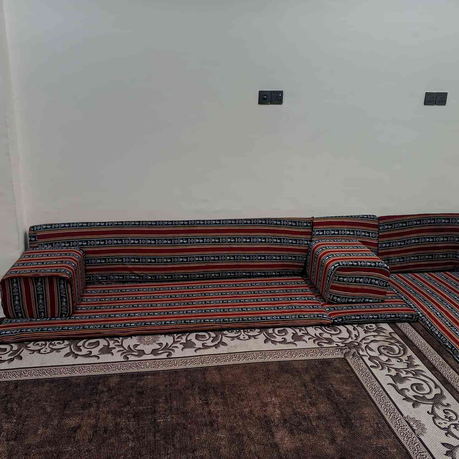 جلسه عربيه ١٧ متر عرض دوشك متر وطول مترتين نضيف كويتي دوانين هنه سعر ٥٠٠ وبيهن مجال الستفسار على رقم  770 736 9756 المكان ابو الخصيب


**إذا كنت صاحب هذا الإعلان وتريد حذفه لأي سبب، رجاءا أرسل رسالة إلى الدعم الفني**