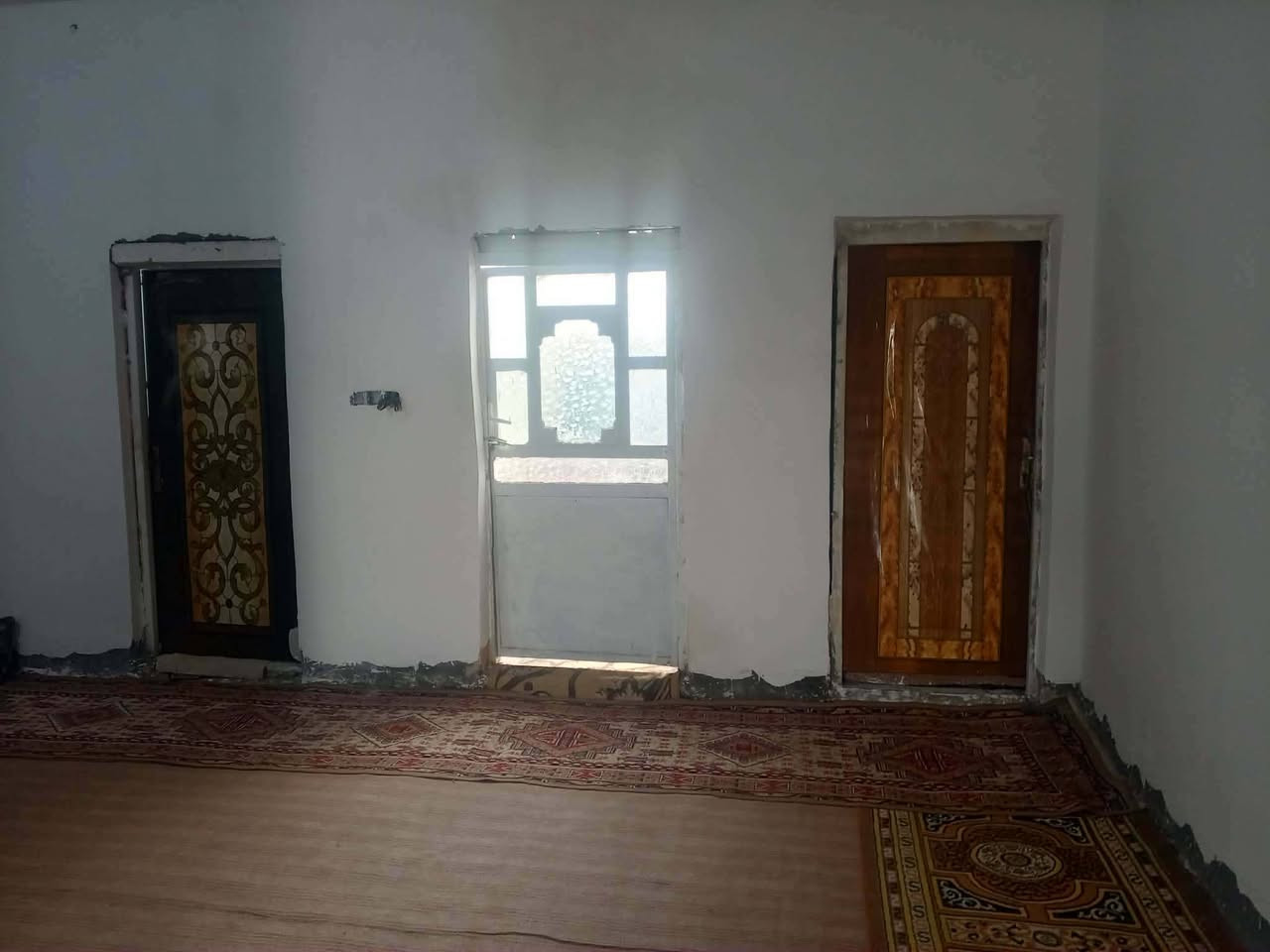 بسم الله الرحمن الرحيم 
بيت زراعي للبيع المساحه ٣٥٠ ركن
 بناء حديث أبي ديوانية عشر امتار
 وثلاث غرف نوم وصاله جبيره 
ومجموعة مغاسل داخلية وخارجية
 وبي محل مفتح يعمل حالياً العنوان
 طريق المشايه الفرع المقابل بيت عبد الامير صگر
على اليمنه
 خدمات موجودة ماء وكهرباء وشارع سبيس
السعر وباقي التفاصيل يم صاحب 
 الرقم الموجود بالاعلان 
***********
او مراسلة الصفحة 
#هادي_الحجيمي
