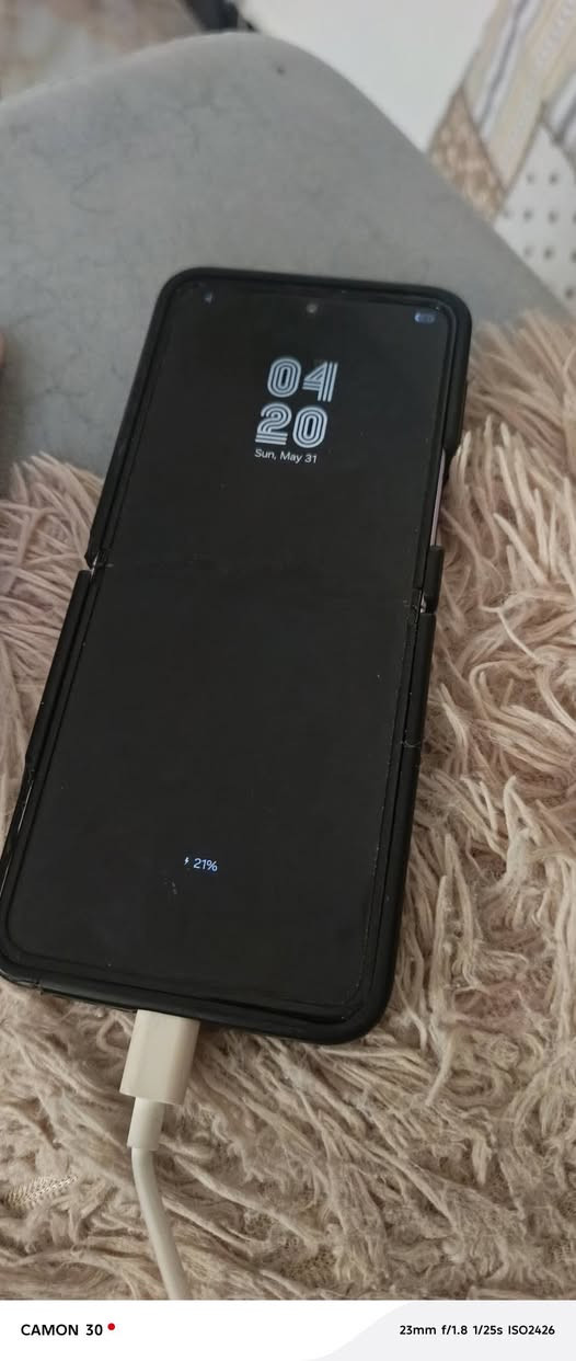 سامسونج فلب الجيل الثالث 
سعه البطارية 4000 مللي 
سرعه شحن 20W  
جهاز نضيف مرتب مستعمل شخصي
معالج سناب دراغون 888معالج محترم ويؤدي 
ذاكره 128 
بيع أو مراوس إيفوون فقط


**إذا كنت صاحب هذا الإعلان وتريد حذفه لأي سبب، رجاءا أرسل رسالة إلى الدعم الفني**