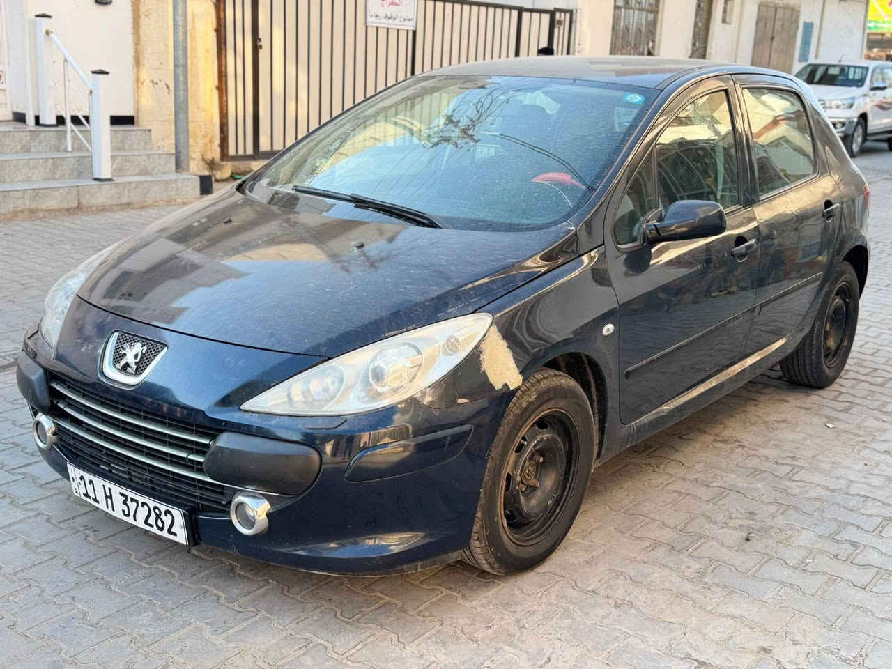 بيجو موديل 2006 سياره جاهزه بدون نقص تبريد شغال رقم بغداد 52$ وبيها مجال ممتواجد فيس اتصال فقط ***********
