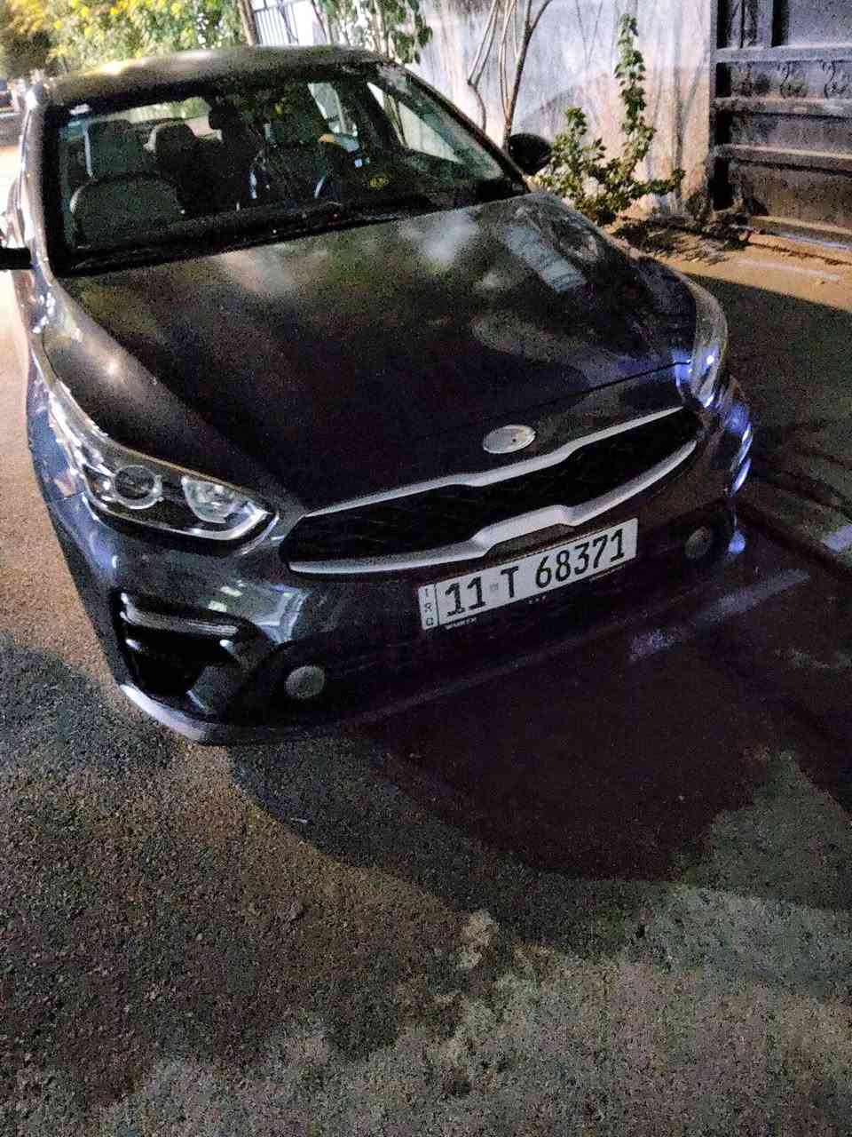 سيراتو 19 لا صبغ ولا ضربة بيها بارد بالباب والجاملغ وبيها طختين مامصلحات بالباب على گد شبر  والقمارة بيها جراد السعر 135 بغداد الحرية وااساب *********** ماشية حدود ال60 الف
