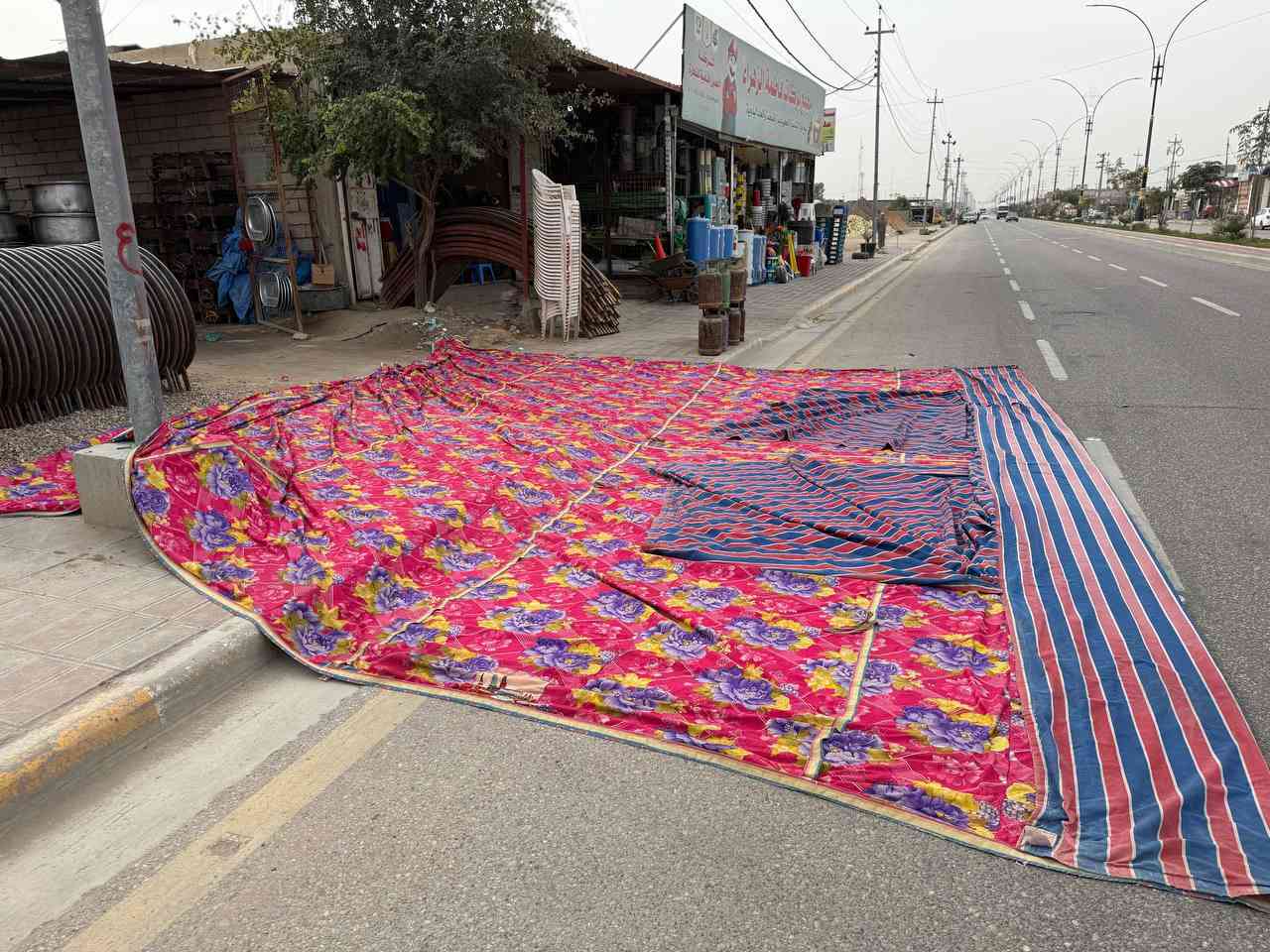 السلام عليكم ورحمة الله وبركاتة
قماش جادر ٩ اقواس للبيع 
للاستفسار الاتصال على الرقم التالي 
***********
