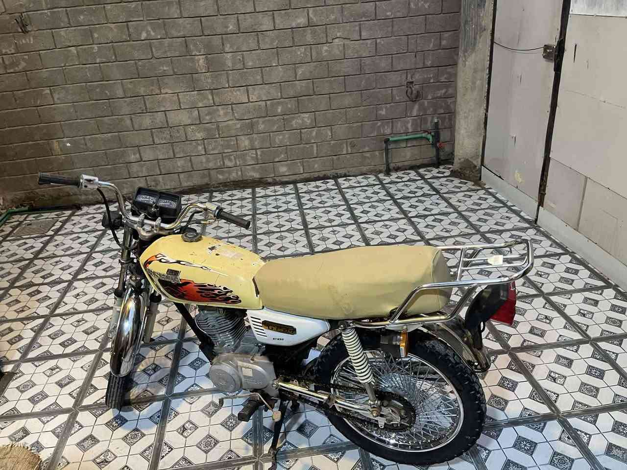 للبيع موديل ١٦ مكفولة كفالة عامة غراض جدد اوراق اصولي سعر ٢٧٥‏‪***********‬‏
