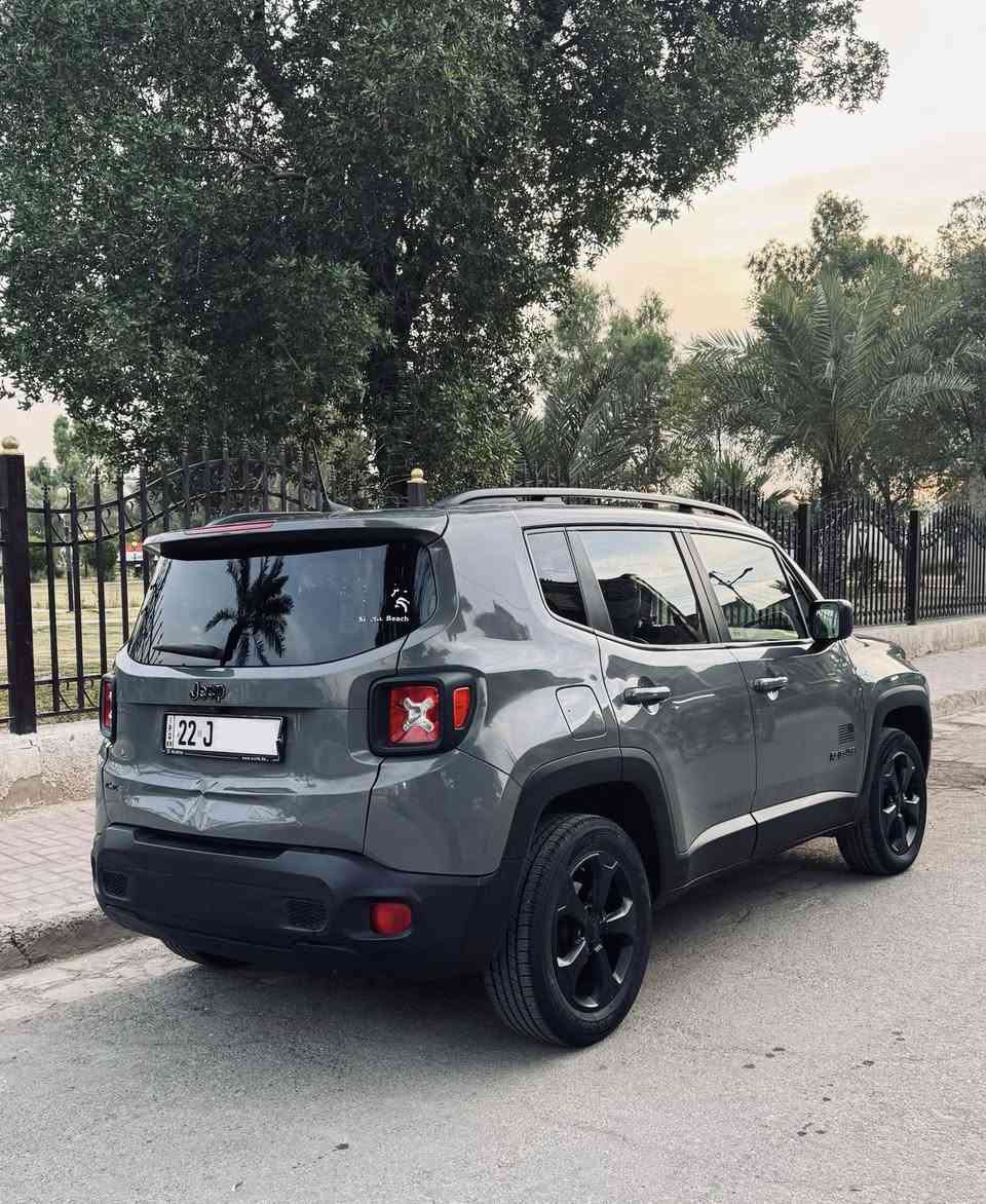 السلام عليكم 

Jeep Renegade S
    - موديل 2021 
    - المسافة المقطوعة ١٠٣,٠٠٠ كيلو متر 
    - حالة السيارة جيدة جدا من ناحية المحرك و الكير برغي ممفتوح بيها ولكن يحتاج بعض الترتيب 
    - حادثها صندوق موضح في الصورة لا يوجد صبغ ما عدا مكان الحادث 
    - تبريد ١٠٠٪؜ 
    - حدادة ٨٠٪؜
السعر ١٥,٠٠٠$ وبيها مجال 
للتواصل 
***********
