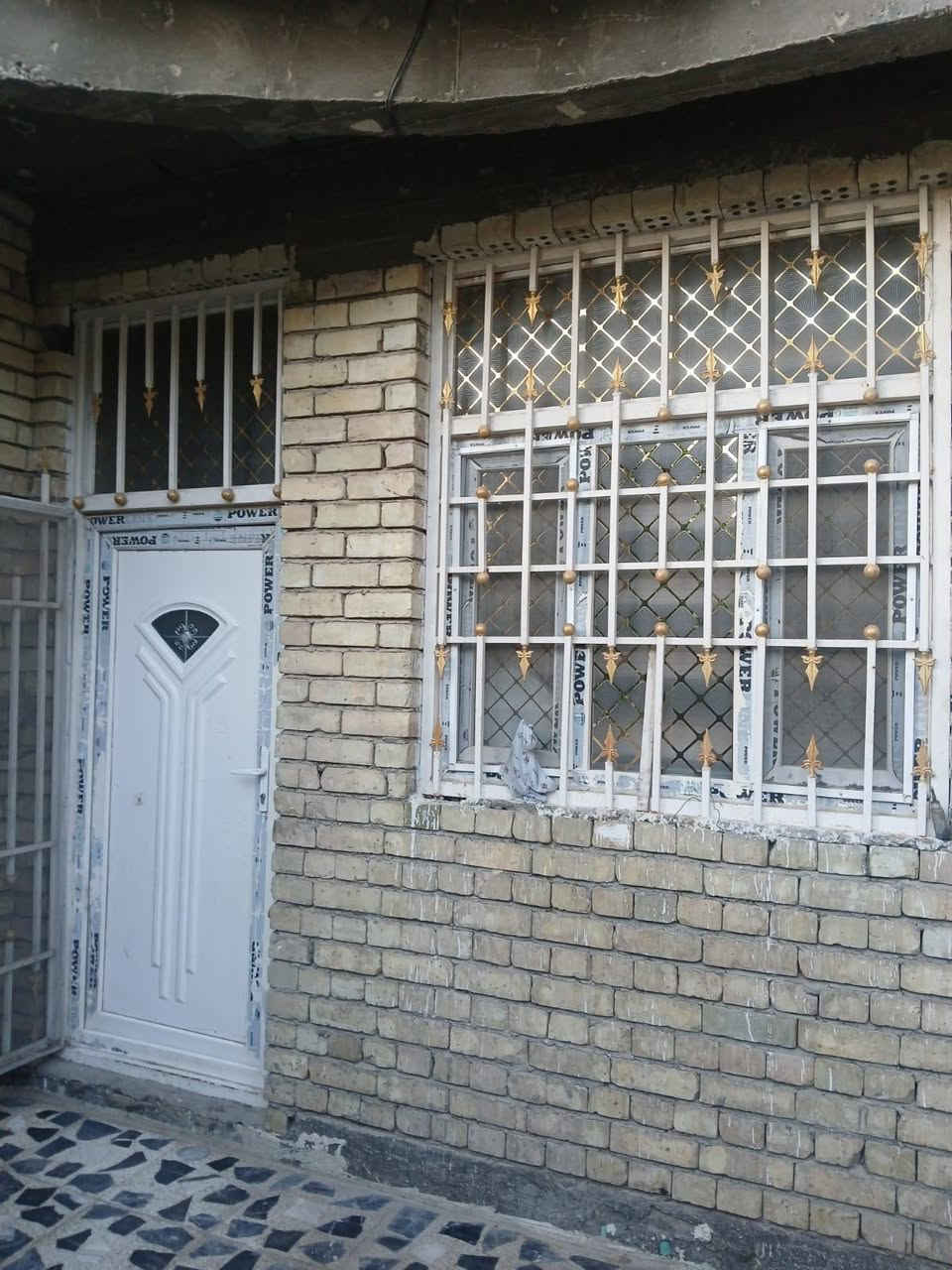 دار  طابقين مساحه ١٢٠ متر في حي الصديق واجهه ٩،٥م نزال ١٣م بطن الركن ( رقم العقار ٨٢٨ )  شارع ١٠م بدايه المنطقه...يحتوي على ٣ غرف نوم مع استقبال مع مطبخ مع حولي مع مناور مع خدمات
مكتب الشاكرين للعقار 
***********📲
***********📞
ابي غريب-حي الصديق-الشارع الرئيسي..
