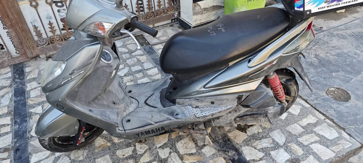 سلام عليكم
سكنس فحل كابريتر دراجة بلادية كهربائيات كلهة فول دراجة منزلهة رمبة على ايدي قفل ستيرن وجنطة وكاملة مكملة سعرها 950 الف وبيهة مجال قليل جدا مكاني المشتل شارع الزيدي قرب مركز شرطة الملعب 
الرقم للأتصال والاستفسار واتس اب فقط : ‏‪0774 710 5146‬‏
