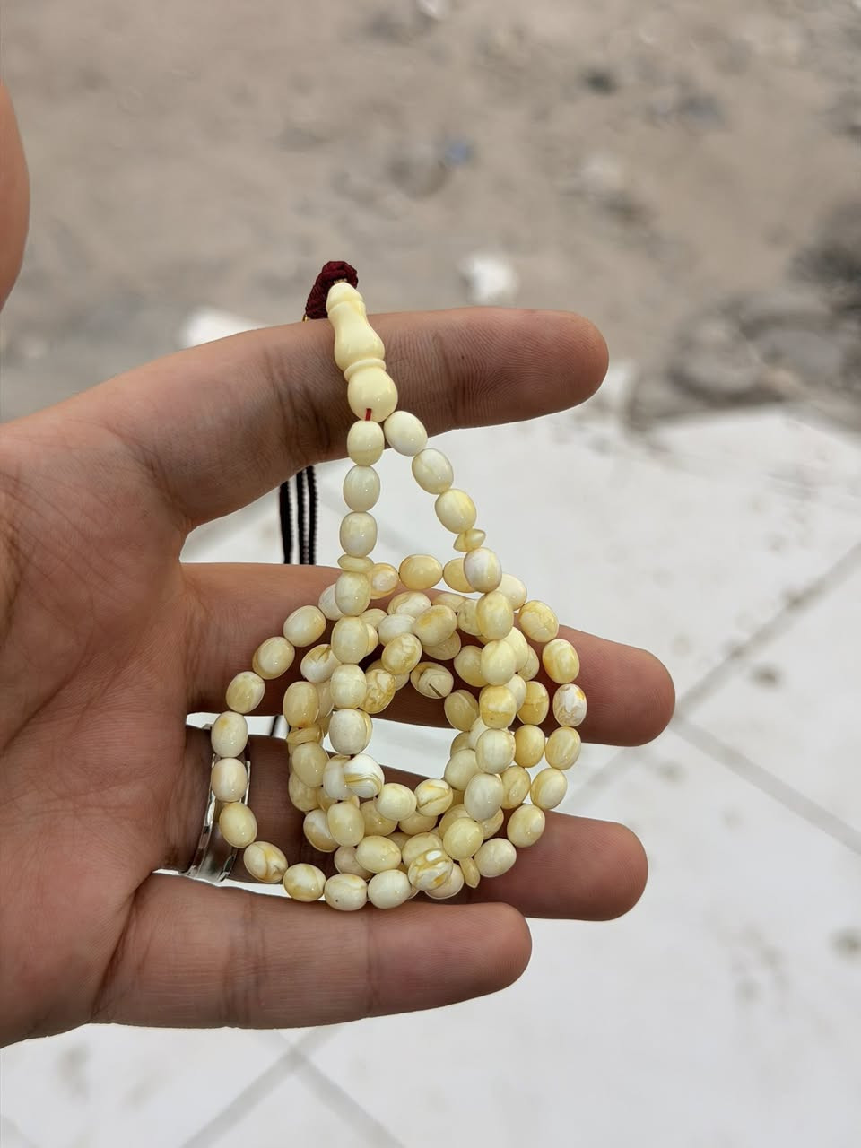 السلام عليكم
سبحة كهرب حر طبيعي كصه بيض حمام سيراميك بعسل قطعة بياض تبارك الرحمن مال كويت 🇰🇼 قطعه مرعبه 101 وزن 12 غرام اسعارها معروفه اني ابيعلك جوه السوك كله الغرام ب 8$ شراي اتصل او راسلني واتساب رقمي ***********
