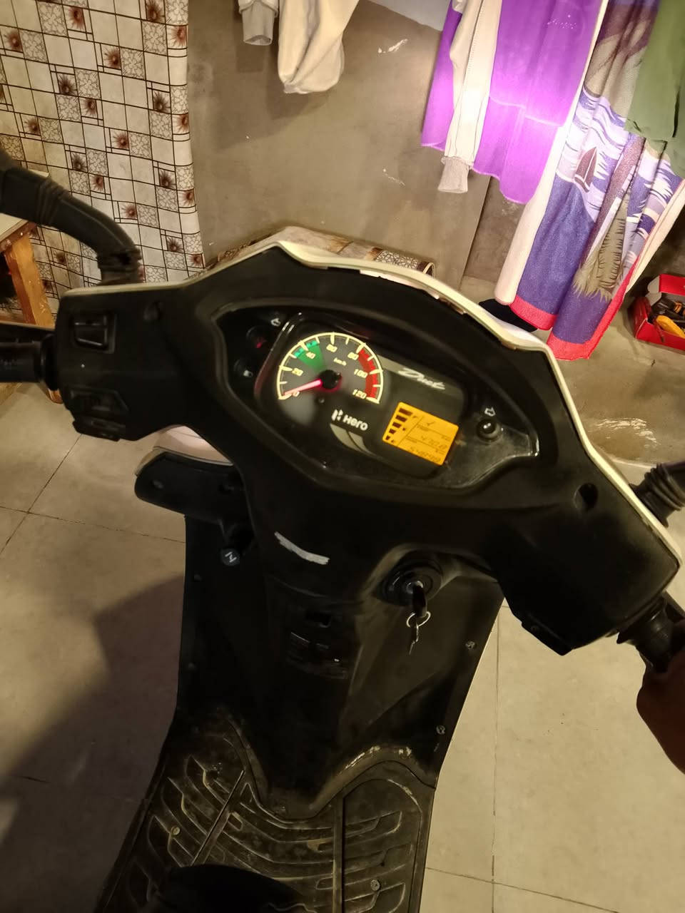 السلام عليكم
بيع دراجة هيرو الضخم دراجة نضيفة بس مثل ما مبينة بل صور محركها نضيف دراجة خير من الله للبيع 

اشايرها شغاله الوره والكدام 

كلوباتها شغاله الكدام عالي وناصي 

الدراجة حلوه ونضيفه 

سعرها 600 وبيها مجال قليل للشراي 

ما متواجد هنانه راسلني او خابرني 
رقم الهاتف ***********
