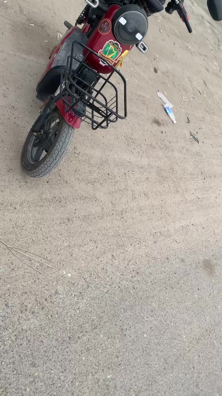 للبيع موديل 2025 دراجه جديده فول مواصفات  بيه أربع سرع بلوتوث بيه مثبت تليفون بيه مثبت سرعه سرعته 60 ضد مي إشاره يمنه يسره ستأتين مكان بغداد حي الري السعر 250 ألف وبيه مجال بطاريات جدد درجه حيل نضيفه كل غراضه موجوده الرقم ألبي بس وتساب ***********الرقم اللي رصيد***********
