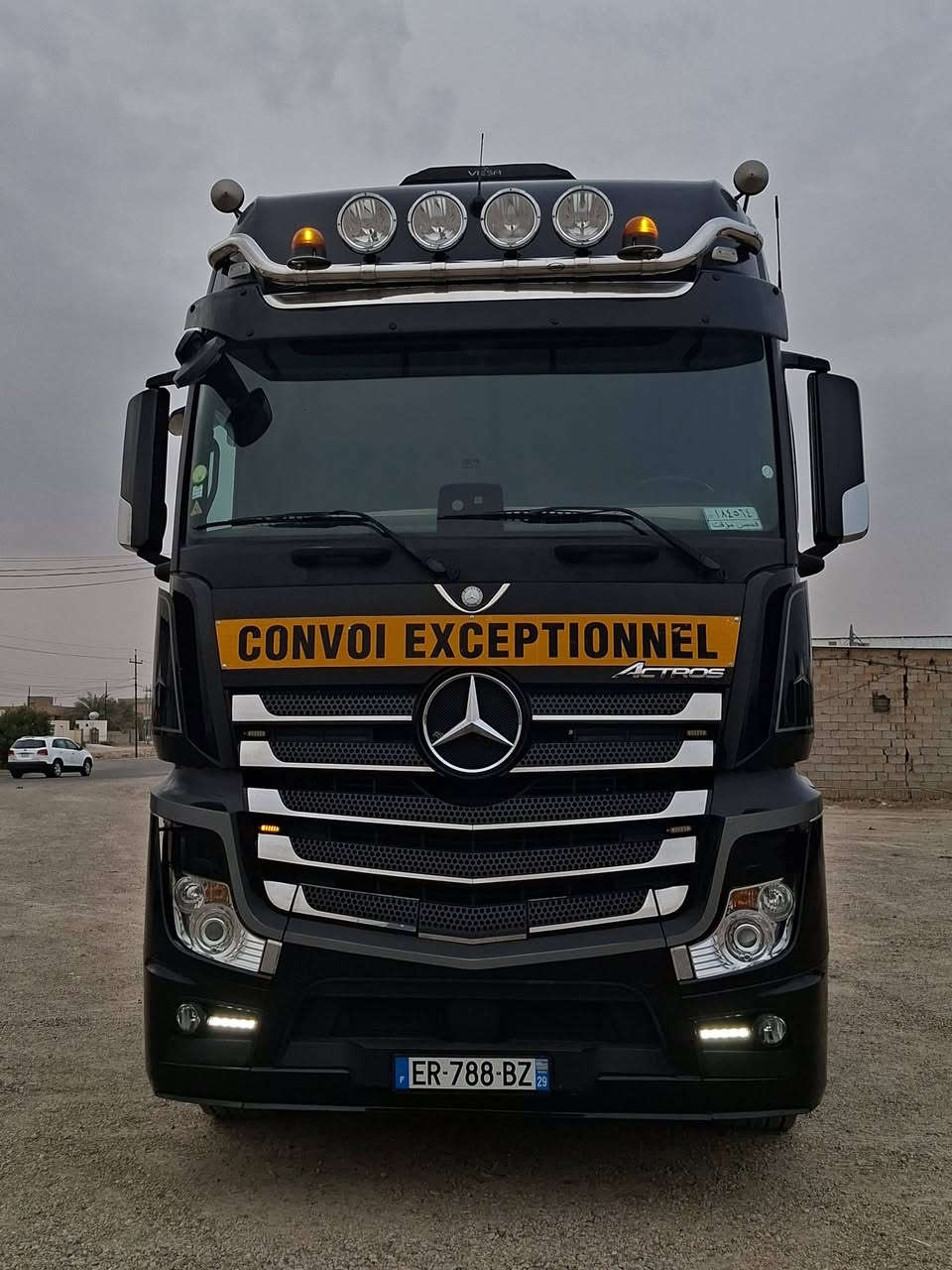 مرسيدس اكتروس وحش للبيع سنجل الماني الحجم2763 موديل 2018 فول مواصفات كاميرا وحساس وريد تايجر دخول طريبيل جديد تواجد معرض ابو قصي العسافي انواع الانبار الرمادي 5 كيلو خط السريع رقم الهاتف***********      ***********
