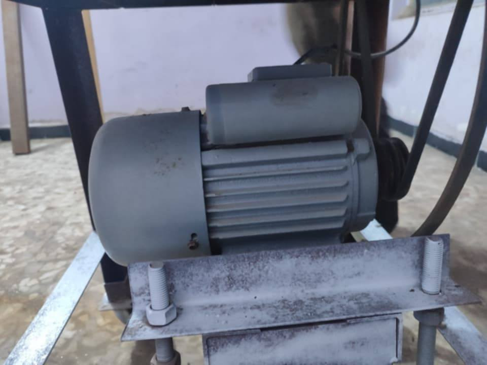 السلام عليكم عندي هاي المثرامه مال اللحم للبيع سعره 250قفله بعدها جديده قليل مستعملة مكاني بغداد رقم ***********
