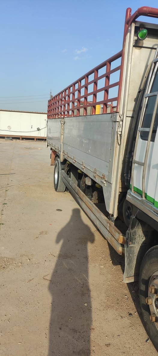 بدي للبيع سته وربع صفاح سبعين70/البركان وسط صويره(***********
