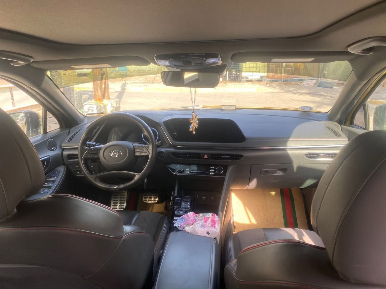 سلام عليكم سوناتا 2021 لون ذهبي 
كفاله السياره 
مكينه 2500تيربو 
بصمه تشغيل 
بصمه أبواب
تحكم استرين 
رادار امامي خلفي 
اشاير بل مري 
تحديد مسار 
ترحيب عن بعد 
قياده ذاتيه 
مثبت سرعه 
مانع انزلاق 
سايد بريك إلكتروني 
كشنات تدفئه
بانوراما 
سماعات bose 
جنطه ذكي 
لد خلفي امامي
شاشه كامره خلفيه 
نضام نزول منحدر 
شاحن وائر ليس
مكاني البصره حي الخليج 

‭0771 101 1675‬
