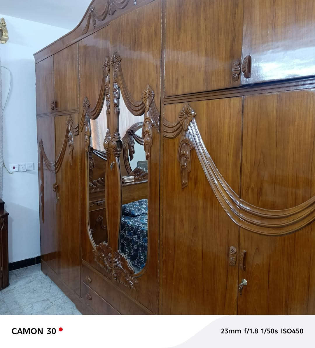 غرفه انتيكا للبيع
نجاره مسيحيه الغرفه حيل قويه وثگيله صاج بورمي 
حتى اليده بورمي بسعر ٣ونص وبيها مجال بغداد حي اور
***********
