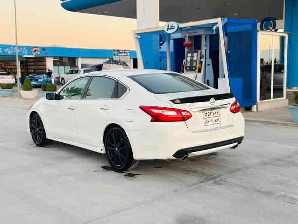 نیسان ئاڵتیما سپی بەفری (2017)
مواسافەت (S) کراوەتە بە (SR)
مواسافەت :شاشە کامیرە ویل کرۆم بەسمە دەرکە بەسمە سێ مۆدی لێخوڕینی هەیە (eco,sport,normal) 
سەیارەکە یەک چامەلەخی بۆیاخە لەگەل پەڵیەکی دەرکەی 
سەیارەکە (60m)هەزار مایل رۆشتەوە
سەیارەکە نمونەیە لە جوانی 
٤ر تایی لۆکی لەسەرە 
نرخ:125 محمالە 
***********
*********** رانية
