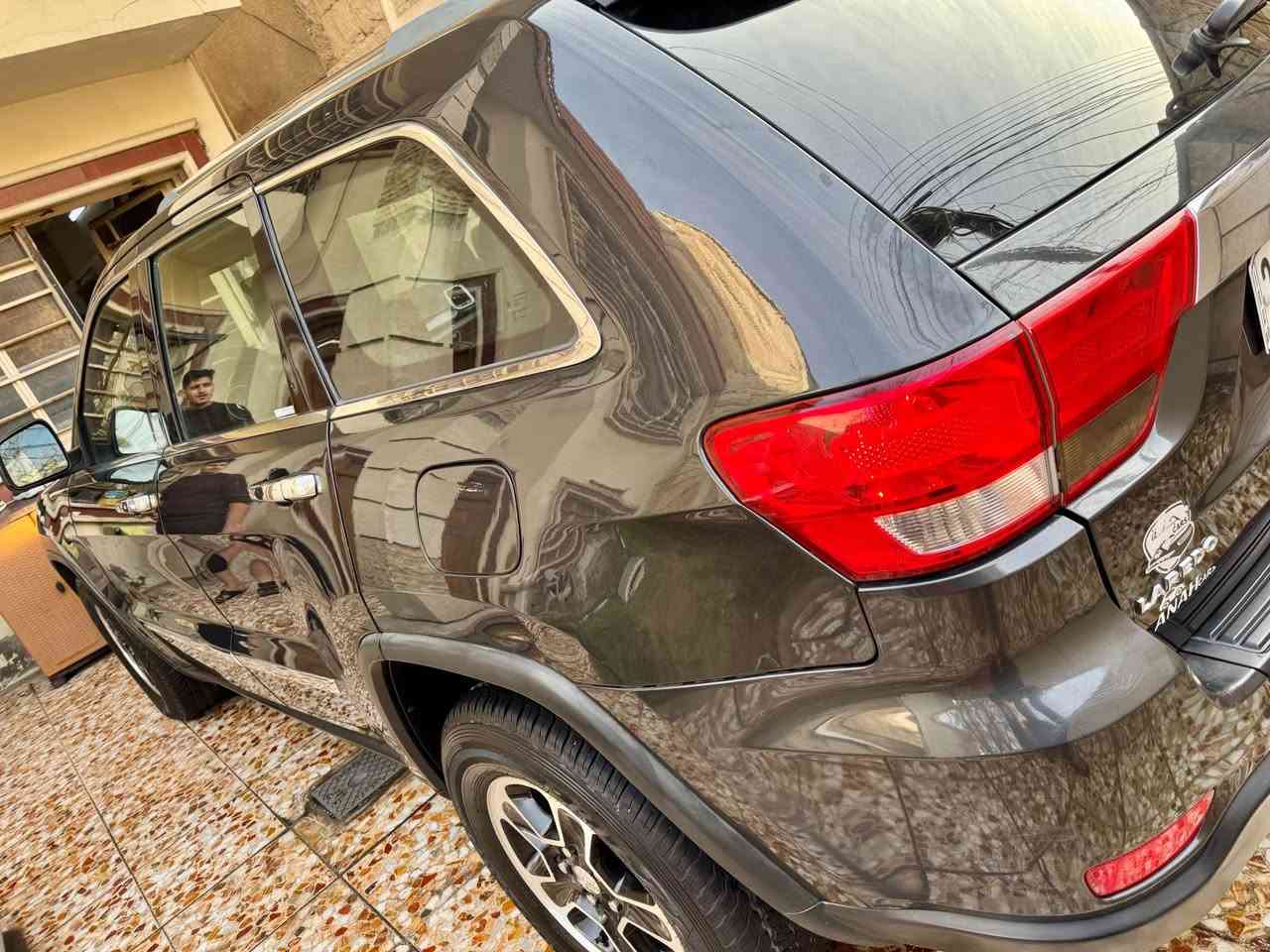 السلام عليكم جيب 2011 للبيع وارد امريكي كلين مكفولة كفالة عامة من كلشي ماشية ١٢٠ الف بعدها جديدة السيارة جديد جداً صدر  وتخم تاير جاهزة من كل النواحي موصفات كشنات كهرباء بصمة شاشة كبيرة كامرة خلفية حساسات وباقي الموصفات المعروفة كير مكينة خير من الله السعر 152وبيها مجال حك الجية المكان بغداد السيدية رقمي *********** بغداد, العراق
