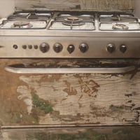 طباخ مستعمل • عيون زرقاء • شغال
