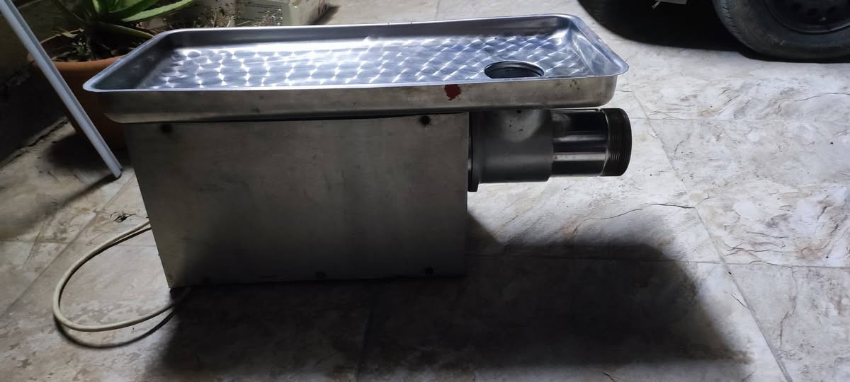 مثرامه ستيل حجم 32 ثري فيس نضيفه اي عيب مابيه السعر 350 الشراي يخابر ***********
