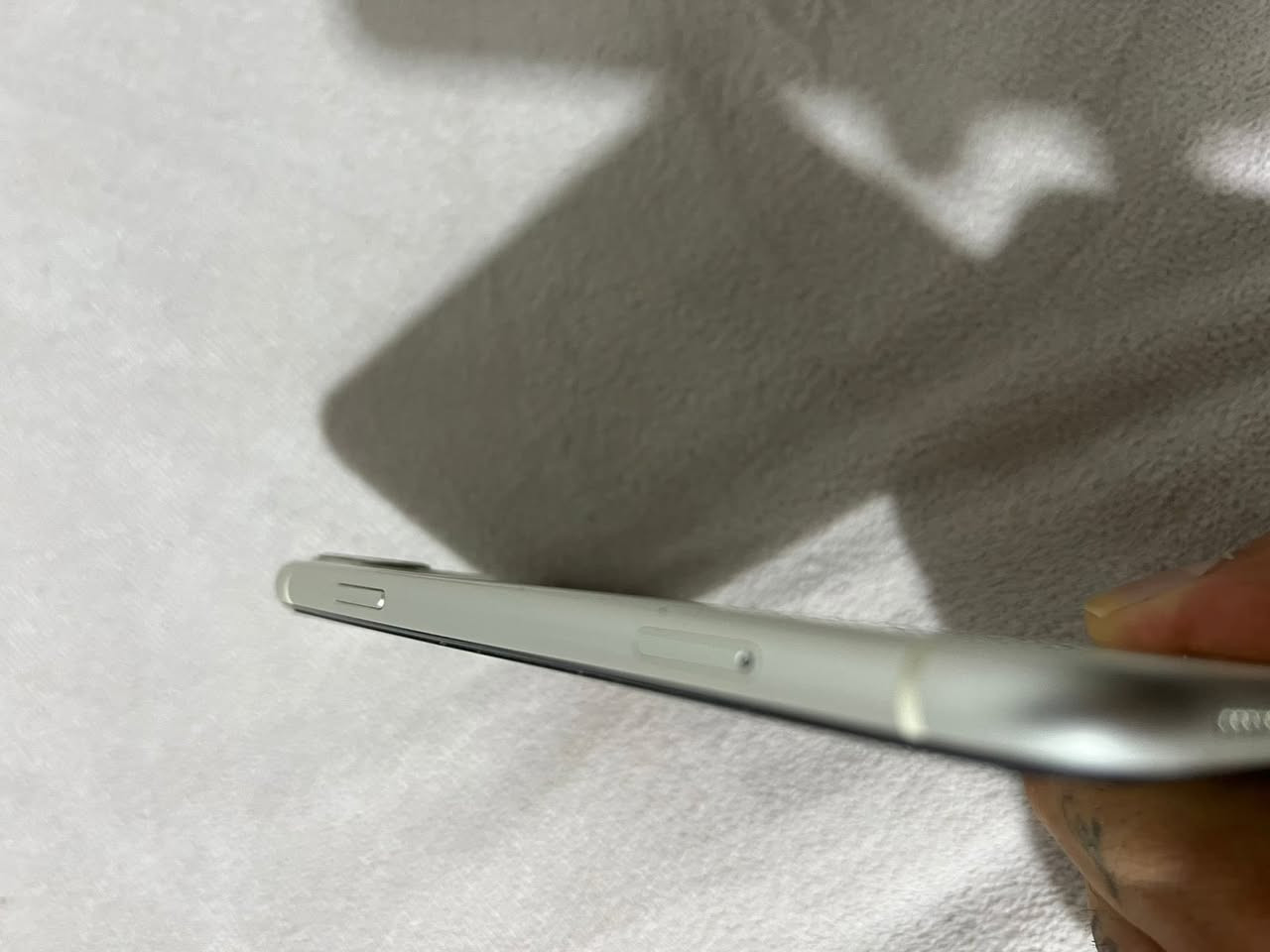 ايفون 11 عربي شرق اوسط بطاريه 74 ذاكره 64 تليفون مكفول زلغ مابي يوجد توصيل لكل العراق نضافه 100/100 السعر 275 وبي مجال عنواني بغداد بلديات الاستفسار ***********
