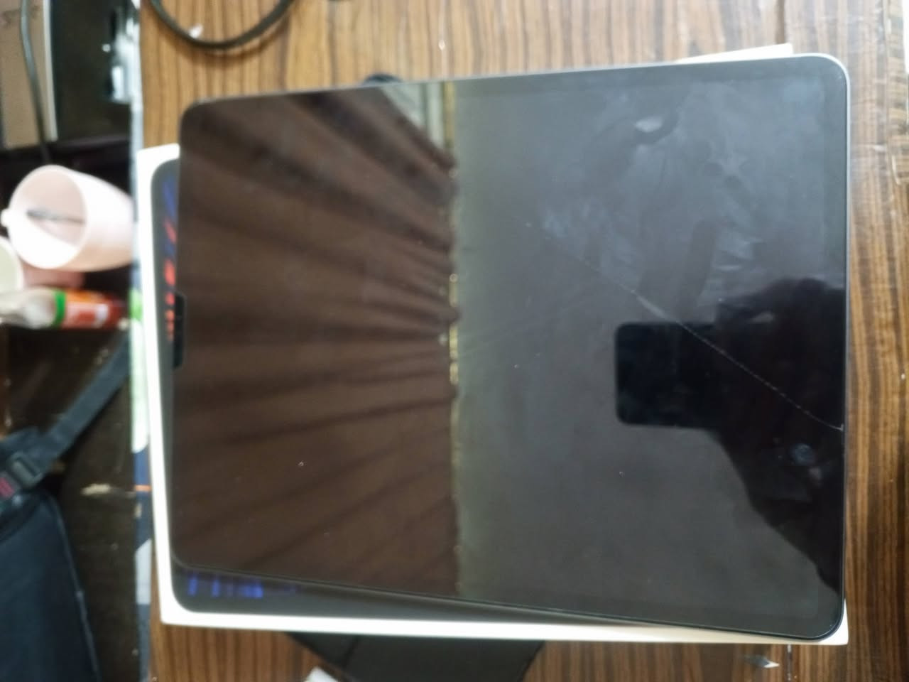 ايباد ١٢.٩برو M1
ذاكره.٢٥٦
بطاريته ٨٠
مع ملحقاته كامله وضمان ممفتوح ابد ولا مبدل بي شي 
اما الفطر الي بالشاشه هاذ بالزكه مبي ايشي
السعر 650 وبي مجال 
التواصل *********** واتس
