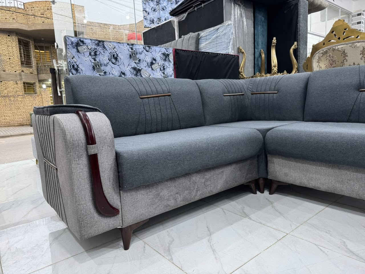 مساء الخير عليكم 
ديوان يكفي استقبال ٧*٤ يطلع ١٤متر ٢٠نفر ١٢قطعه
ديوان تسكام مقعد بلوك اسود سفنج ١٠ سم مميز اول 
متوفر اكثر من موديل الالوان مميزه وموديلات مميزه 
نشتغل ع متر حسب طلب زبون وكافه قياسات 
للستفسار ع رقم *********** واتساب اتصال 
العنوان كوت زين القوس شارع مله قرب فرن رحمه 
معمل ومعرض بركات ام البنين ع 🌸🤍
