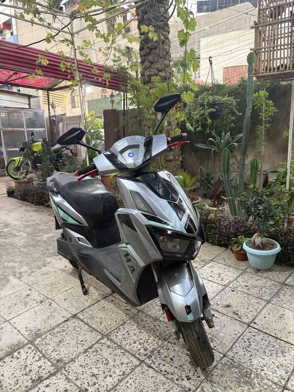 سكنس شحن
 كفرات نضيفه ،
ملف الفين ،
 ست بطاريات ،
٣ سرع ،
 الممشه ٥ الف يعني بعدها جديده
 نقصها بس اشاير السعر المطلوب ٦٠٠ 
رقمي ***********

