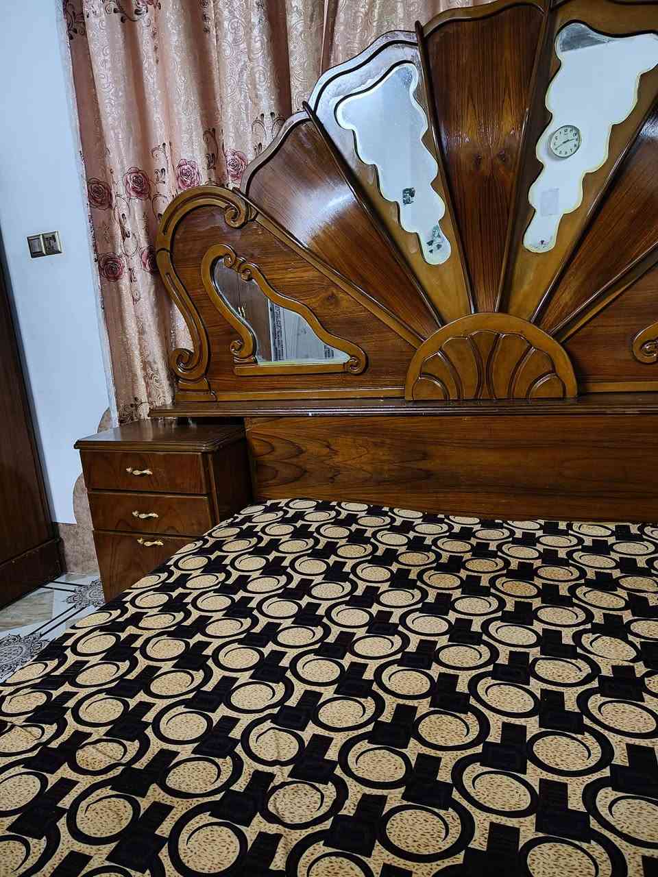 غرفة نوم 
5 ابواب خشب ثقيل
السعر 650 
موصل حي الانتصار
***********
***********
