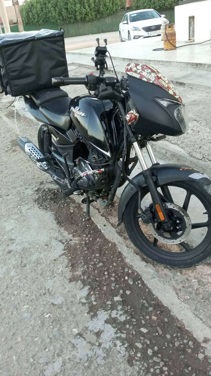 السلام عليكم بولسرنيون  موديل ٢٢ محرك 200 مكينه ممفتوحه فقط أوراقها ضايعها اكفلها سرقه وعشائر  واسوي مكاتبه بيها نواقص بصيطه سعر ٦٠٠وبيها مجال مكاني بغداد البياع رقمي ***********
