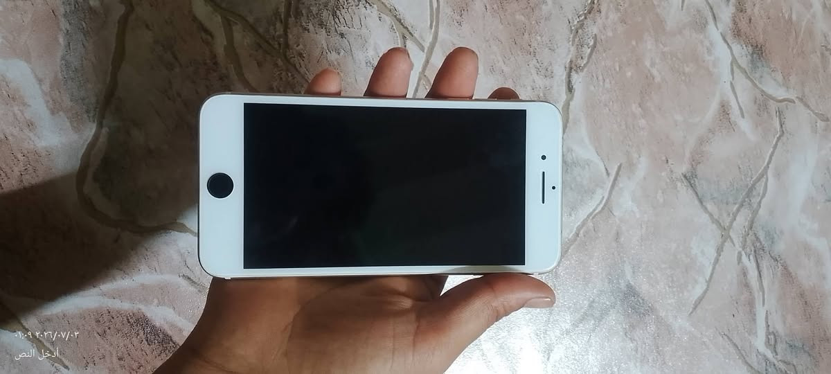 ايفون 7 للبيع بطاريه 100 الدكمه لبنص واكفه فقط 
سعر 110 بي مجال قليل 
شراي اتصل. 
***********
