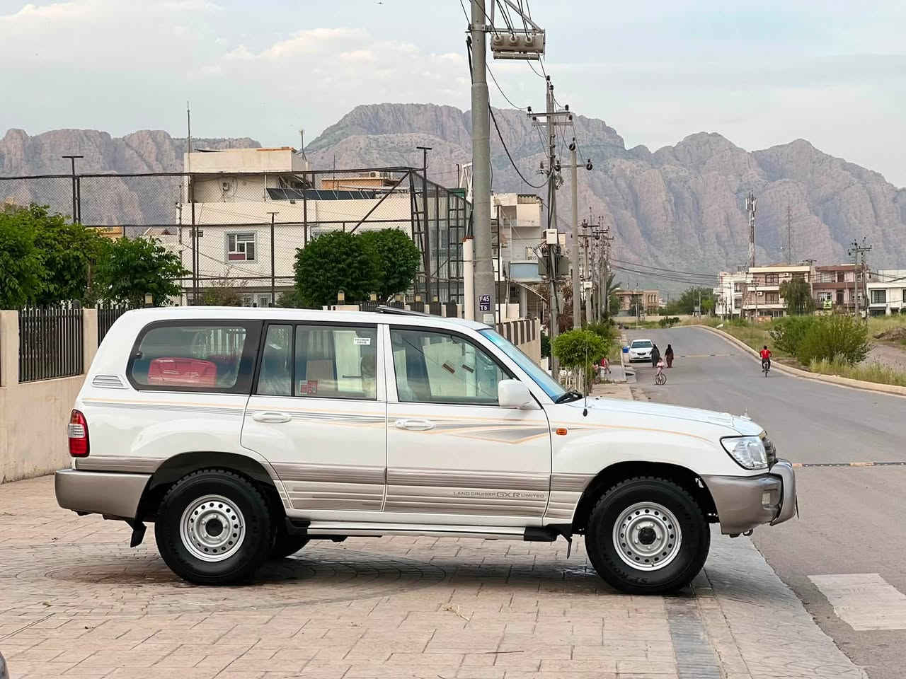 ڕیکلامی تایبەت 
مونيكا. مۆدیل 2003 بۆفرۆشتن
كودي بوكراوه
مواسه فات قه ته رى 
گير عادي سلايد 
ناوزه رز جام كاره باي 
فول به س گير عادي 
هه موو گياني به شه رت 
ئه م سياره شورته يه 
كامل په مب له سه ر ساغي 
گيرو مه كينه به شه رت 
ته برد ساردو كه رم 
جوار تايه ي تازه بو كراوه 
نرخی ١٠٥ گەڵاو کەمێک مامەڵە. 
ژ.م***********
شوێن: ڕانیە
