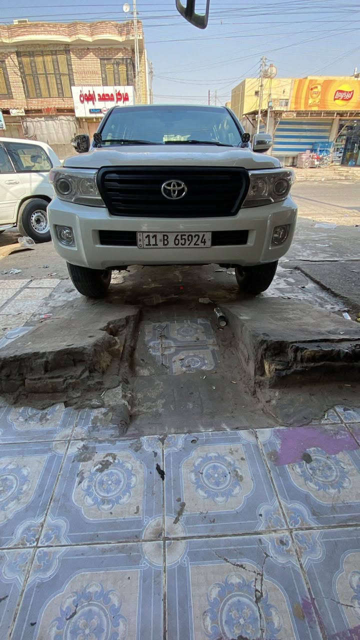 سلام عليكم لاندكروز موديل 2009 سياره حلوه 
مصبوغه حزام سياره جديده حيل 
تخم تاير حداديه رقم بغداد الدولي 
مكينه 6 سلندر
تحويل مباشر العنوان ميسان 
السعر 275 وبيها مجال 
***********
***********
