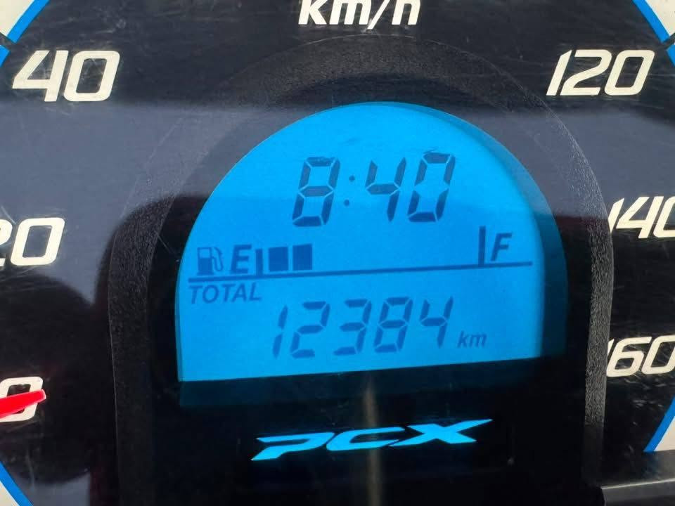 🔥 للبيع فقط – Honda PCX (الجيل الثاني) 🔥
الدراجة رمبة، صارلها 4 أشهر فقط من نزلت، ومن بيت طارش، جديدة بالكارتونة، وأوراقها كاملة سويجات عدد 2 

✅ موديل الجيل الثاني
✅ مكفولة كفالة عامة
✅ المكينة ناعمة جدًا وأداؤها ممتاز
✅ حساس الستاند شغال
✅ نظام مانع الانزلاق (ABS/TCS) شغال
✅ نظام الإطفاء والتشغيل التلقائي (Idling Stop) شغال
✅ الدراجة بلدية

💰 السعر: 20 ورقة
وللجادين فقط أكو مجال بسيط بالسعر بعد المعاينة.

📍 العنوان: بغداد – حي أور

📞 للاستفسار والاتصال:‭***********‬

الرجاء التواصل من الشاري الجاد فقط، والسموحة من غير الجادين.
