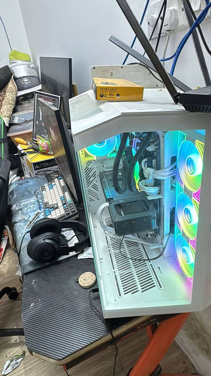بعد إذنك أدمن هاي ثالث مره ينرفض المنشور اقبل رحمه لموتاك 😂#ادمن

Case pc كيس
 

المواصفات 
R7 7800X3D 
Power supply 850w gold
RAM 32g 5200
Storage M.2 512gb
GPU ASUS Prime 5070 Ti 16GB
Case dark flash ابيضّ 
مذر بورد ASUS prime B650 النسخه طويله مو mini
وياها مبرد مائي من red dragon ما اعرف يا نوع بل ضبط 

الحاسبه نضيفه و و السعر 2 مليون و 500
ما متواجد على فيس وتساب فقط 
شراي حياك الله تجي تعامل و تكسر بل سعر لا تراسل 

توصيل ما عندي محافظات 
مستعجل على البيع
***********

مكاني ميسان العمارة
