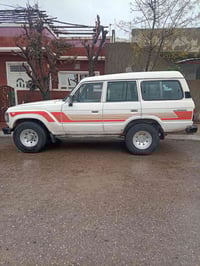 لاندكروزر 86سةقف بةرزچوار چرةية  تاقم پيشي تازةية دواي كامل داگيرةوةچو...