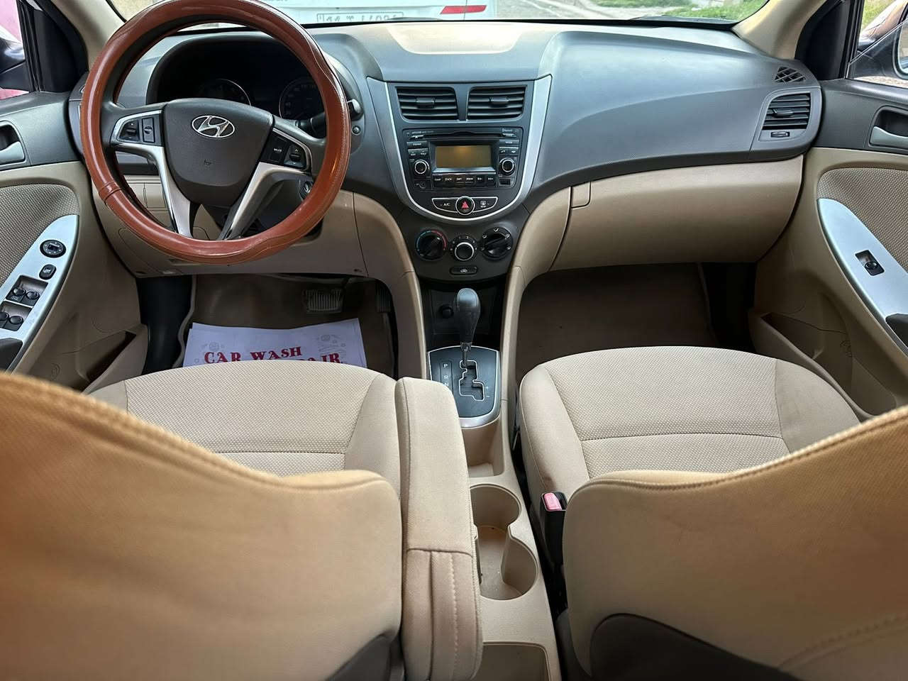 السلام عليكم
هونداي اكسن 2013 شركه العامه محرك 1600 كير اوتو جام كهرباء تحكم استيرن كامره خمسه ويل كب بدون صبغ عدا الدعاميه الاماميه بيهه طخه بالدوسه ممصلحه وبارد بصيط ماشيه 69 الف حقيقي سيير منازل سياره كولش نظيفه رقم جديد باسمي سعره 107 الاتصال ***********
