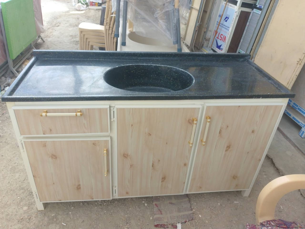 معرض شامل هيت شارع چري مقابل جامع عبدالله بن المبارك ..م...***********جمله ومفرد 
سنك مرمر متر ونص احطاطه  مرمر هيت 190الف فقط 
سنك متر وربع  احطاطه 150الف مرمر هيت
