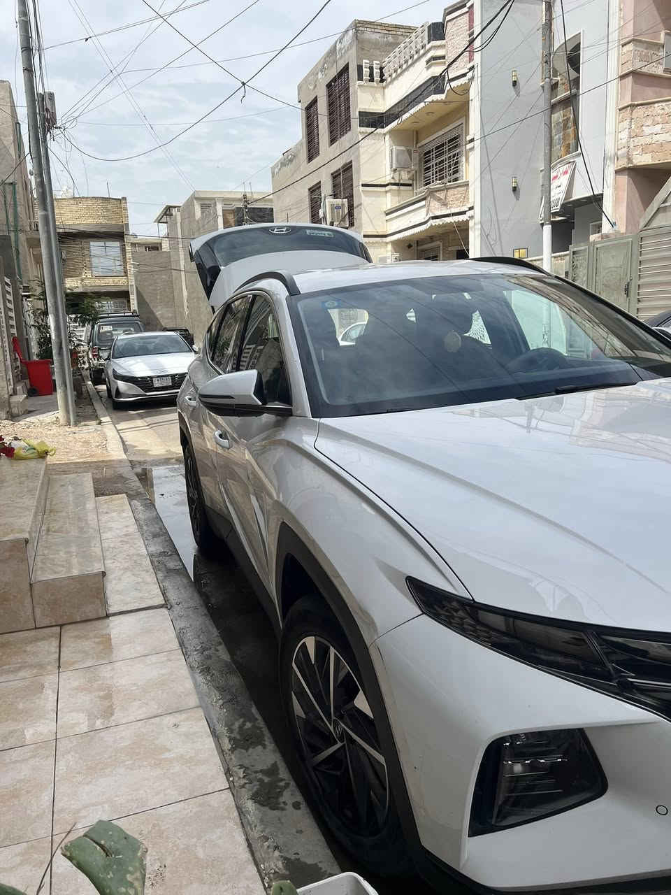 السلام عليكم توسان خليجي 23 مرقم بغداد بصمة/بصمه أبواب كشنات كهرباء شاشه كامره حساس خلفي امامي سايد بريك بصمه ماشية 40 الف كيلو سيارة مكفولة من الصبغ والبارد فقط رصعه بسيطة بالجاملغ الايمن والايسر السعر 200 مكان السيارة بغداد حي الجهاد ***********
