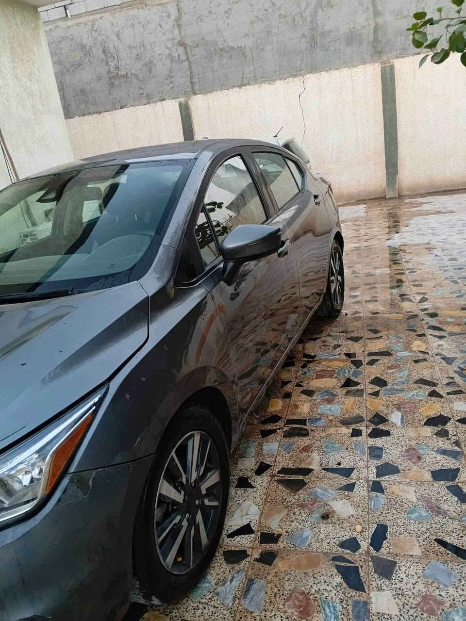 السلام عليكم نيسان
السياره حادثها بجم السياره مكينه جديده صار عشره ايام من شادها رقمها ذي قار راعيها بالناصريه 
سعرها 65وبيها مجال عنوان السياره بصره 
رقمي واتساب ***********

اتصال ***********
