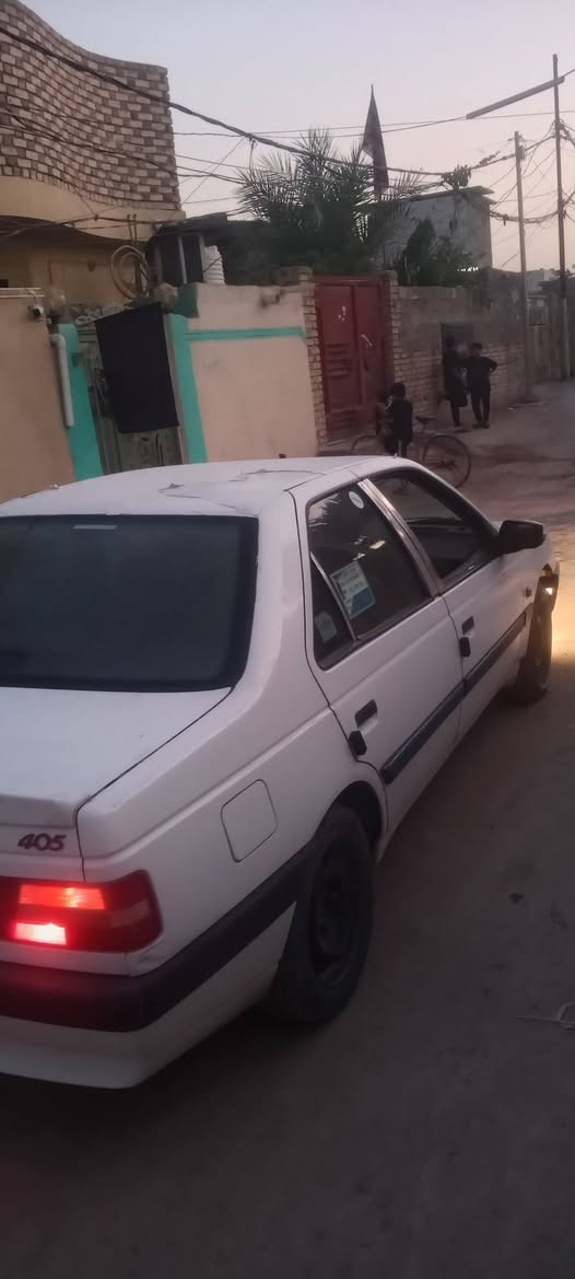 سياره 405مديل 13سياره بيه بس ضربه بلجملغ الخلفي مال السائق تبريد محرك كير كفاله سعر 38وبيه مجال وبيه غرامه ينزل من السعر ***********
