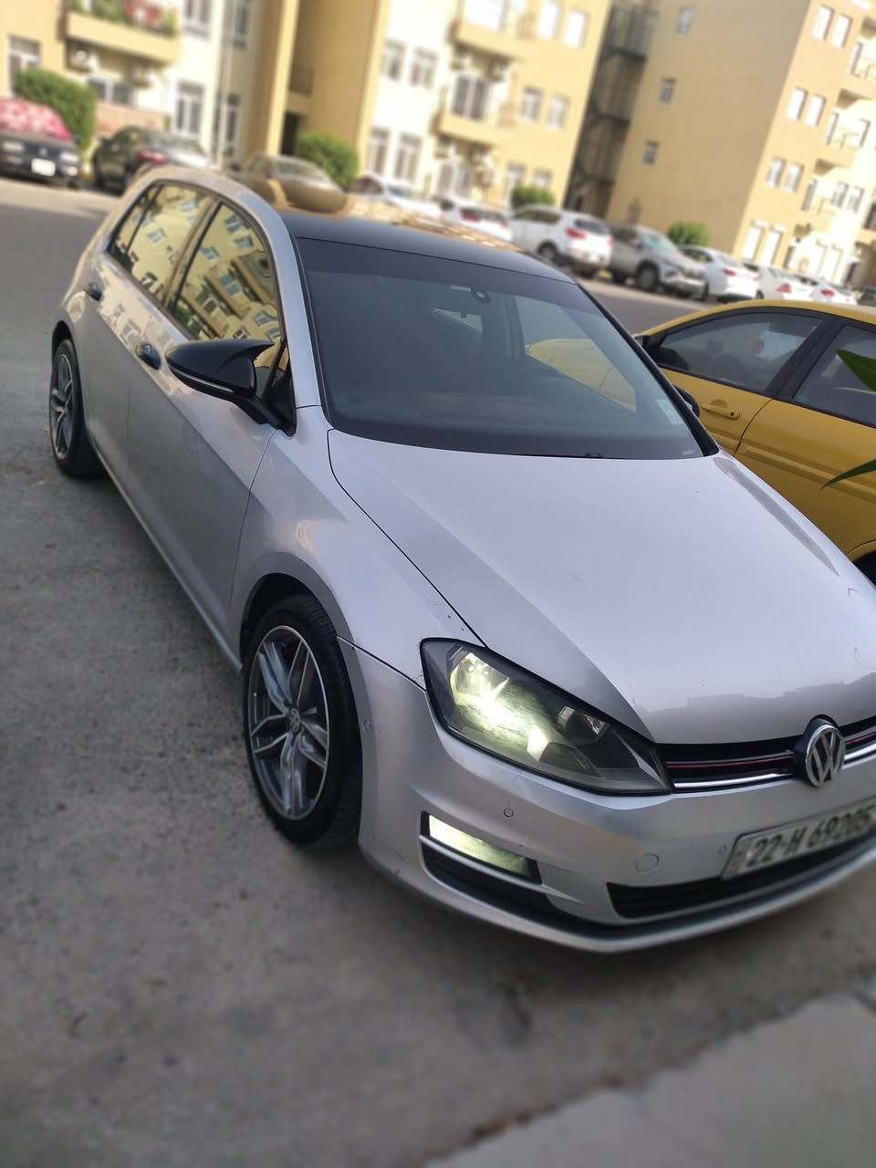 السلام عليكم 
كولف 2015 خليجي 1400 تيربو ، السياره نظيفه كلش واحلى من الصور ، من اخذتها بدلت مكينه جديده على ايدي وللعلم سعر المكينه 400$ ، 
كير ومكينه نظيف تجي وتشوف بعينك 
تدفئة تبريد قطعتين 
كير اوتو وعادي 7 نمر 
وضعية قياده SPORT + NORMAL
اوتو هولد + سايد بريك دكمه 
رقم اربيل بأسمنا تحويل شوكت متحب 
وباقي المواصفات معروفه 
باتري جديد الوصل والضمان موجود 
تخم تاير جديد  
فريز تبريد جديد 
السيارة كلها بلاديه مابيها لا تبديلات ولا جطل وهالامور 
سونار مرفق بالمنشور بمركز 4x4 بالاضافه الى صارت بيها طخه بسيطه 4 اصابع بالبونيد حار وصبغ والصور موجوده 
الباقي مكتوب بالسونار الباب بصف السايق بي تعديل بارد (بي دي ار)  على كد شبر. والجاملغ الايمن بي تعديل بارد فقط . حادث قوي مابيها السياره . السعر 110 وبي مجال بسيط كلش  
التواصل على رقم التلفون او واتساب 
- ***********
العنوان :- بغداد البكريه ( مجمع ديوان الرقابه الماليه )
