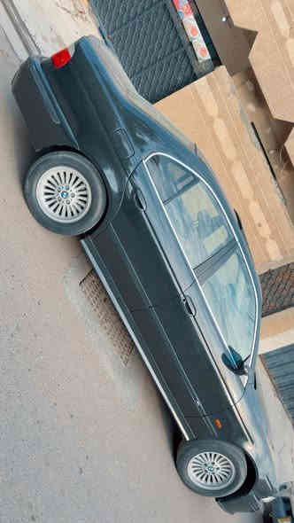 السلام عليكم .. من رخصة صاحب الگروب
Bmw e39 
موديل ١٩٩٩ / حجم ٥٣٥ / ٨ سلندر دينمو مي .. أصل بليتة وسنوية
رقم بغداد (الرقم الدولي الجديد )
باسمي والسنوية لسنة 2027  
السيارة قبل 3 اشهر طلعت من الفرن صبغ عام ولا بيها رصعات ولا شخوط ولا هالسوالف السيارة صافية دمعة 
دعامية خلفية امامية m والدرگة m والترايش m وكل الشغلات الي بيها m

وآني مو بيّاع شراي  
السيارة معمّرها تعمير مال جنّاي ما ملزگة تلزيگ السياره تكمة ..وما چنت ناوي ابيعها بس هي رهمت هيچ
بس غرفتها يعوزها ترتيب 
جامة امامية جديدة 
صدر امامي خلفي جديد منفوض نفض
عليها ادامة على منضومة الاحتراق ومنضومة المي كاملة 
محرك وگير جديد ومكفول گير تبترونيك 
السيارة شلعه ومعدل ما تنلزم
كهربائيات كامل كلشي شغال 
لايتات امامية جديد حركة ديناميكية 
كشنات جلد اسود تحكم كهربائي 
سلايد جام جديد كل الحركات شغالة
تبريد بي ادامة كاملة وثلج بس نقص الغاز مالته واكفله غير الغاز ينزل من السعر
بيها دبل فيتبمب يعني من توكف عندك بطريق بس تبدل بدگمة صغيرة وتمشي

السيارة بيها گزوز رياضي تحكم صوتها كارثي مرعب 🔊🔊
درگة m تحكمات ستيرن شغال كروس تثبيت السرعة وزيادة وتنقيص السرعه شغالة من الدرگة 💯💯 

وطبعاً مو كل التفاصيل مكتوبة يعني 

سعر السيارة 79 ورقة وبيها مجال شوية

( واذا تعجبك السيارة وما عندك الفلوس والله العظيم تجي تاخذها احولها بأسمك من خاطر طيب ❤️)
مكان السيارة بغداد الغزالية 
موجود عالماسنجر 
وهذا رقم التلفون 
0777 153 1053
متواجد بي اتصال وعالواتساب وين ما تريد متواجد
